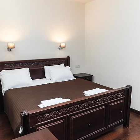 Dvin Hotel Pavlodar Buitenkant foto