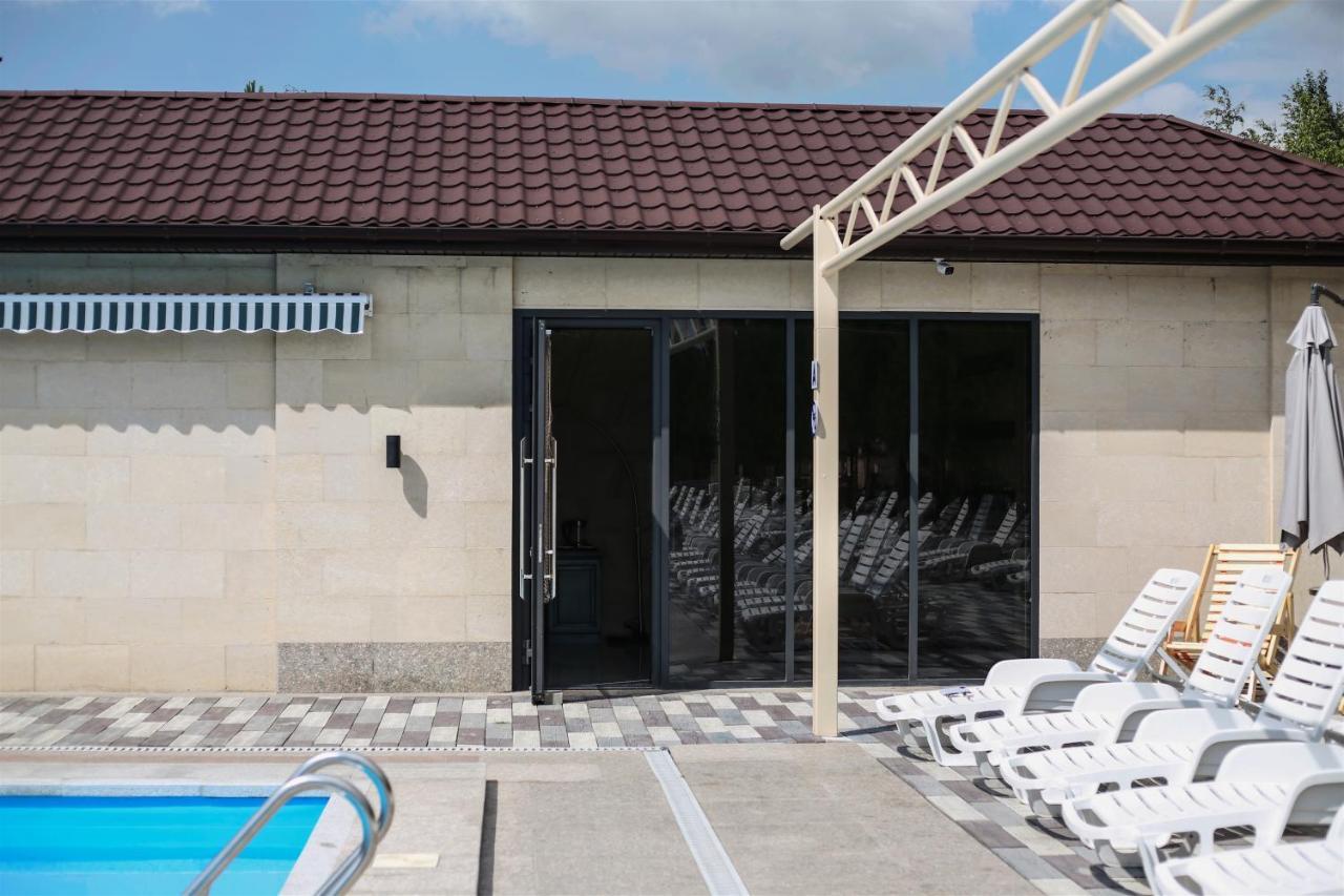 Dvin Hotel Pavlodar Buitenkant foto