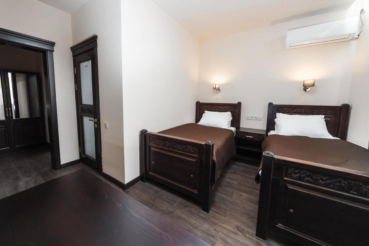 Dvin Hotel Pavlodar Buitenkant foto