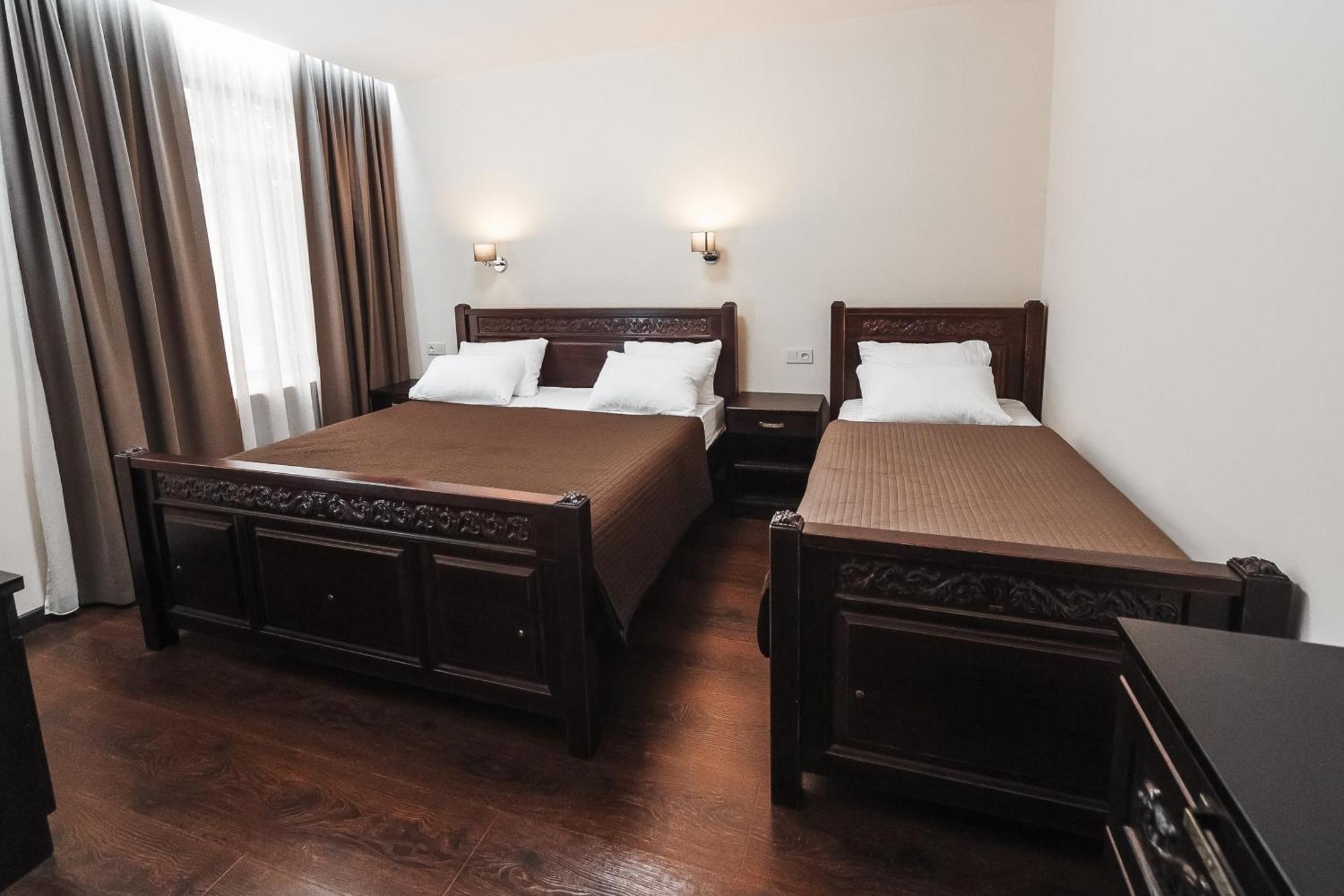Dvin Hotel Pavlodar Buitenkant foto