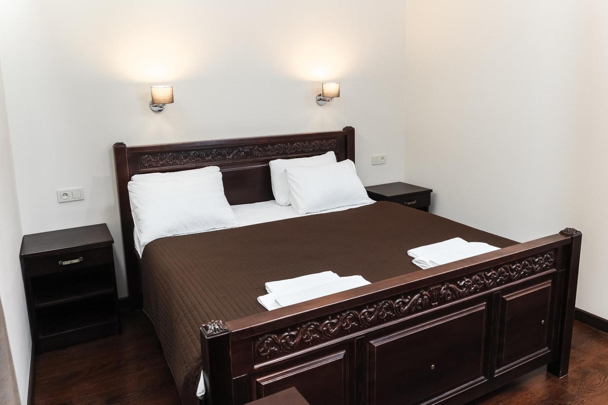 Dvin Hotel Pavlodar Buitenkant foto