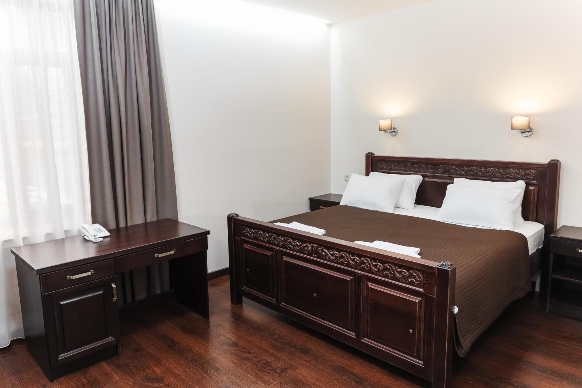 Dvin Hotel Pavlodar Buitenkant foto