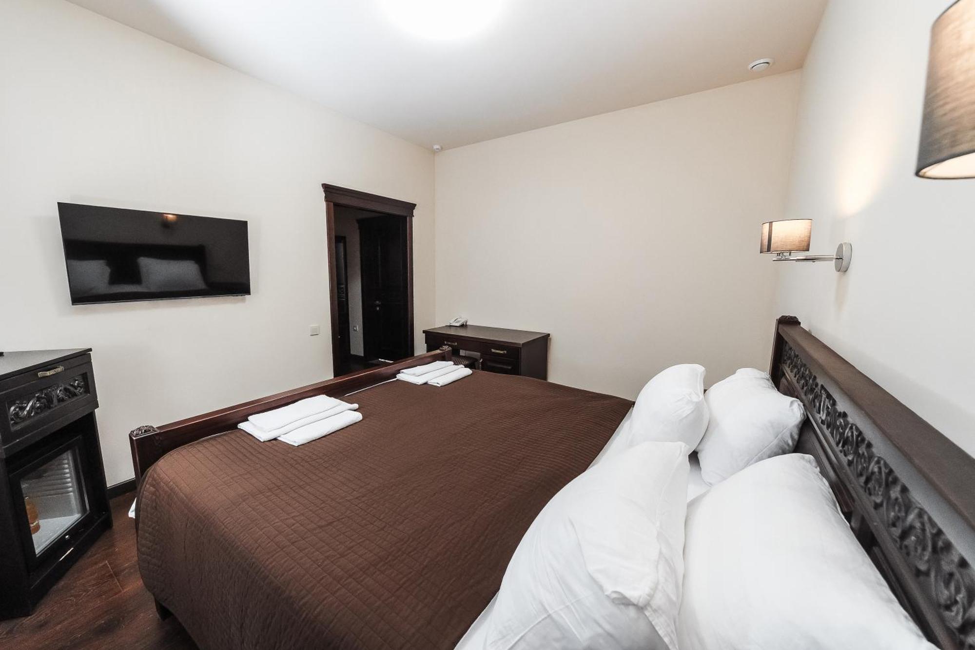 Dvin Hotel Pavlodar Buitenkant foto