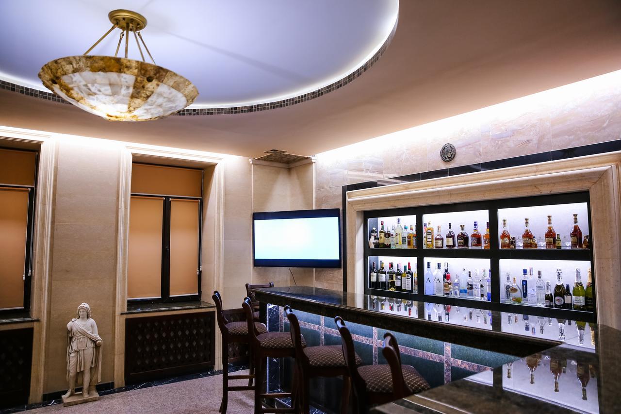 Dvin Hotel Pavlodar Buitenkant foto
