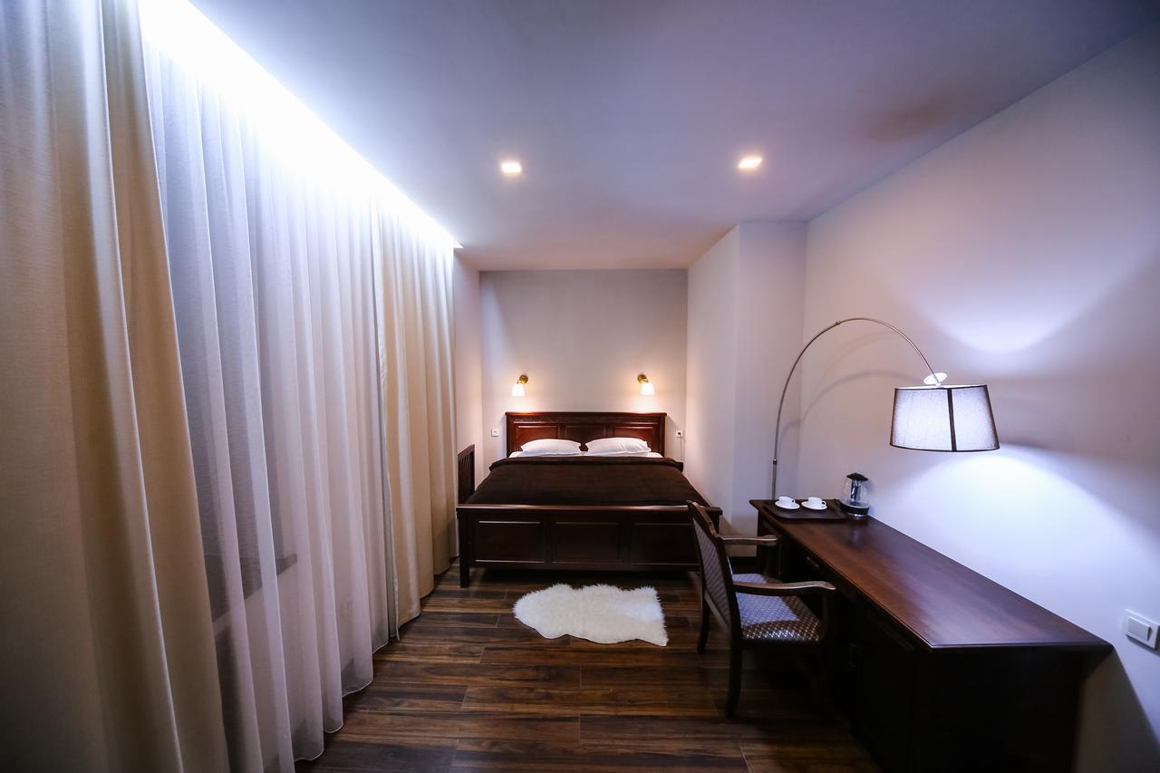 Dvin Hotel Pavlodar Buitenkant foto