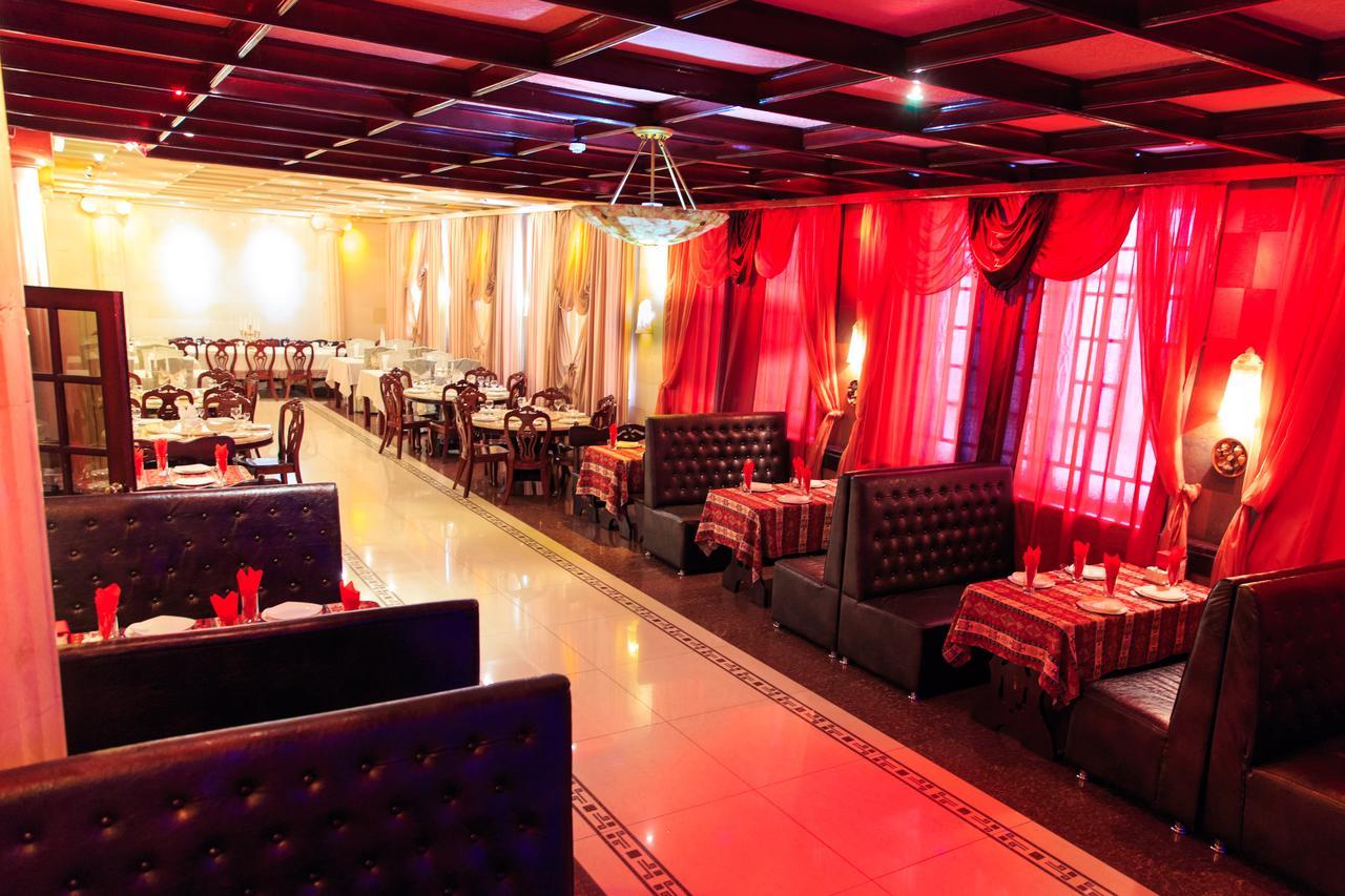 Dvin Hotel Pavlodar Buitenkant foto