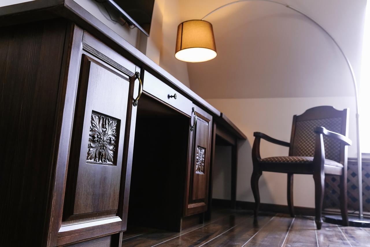 Dvin Hotel Pavlodar Buitenkant foto