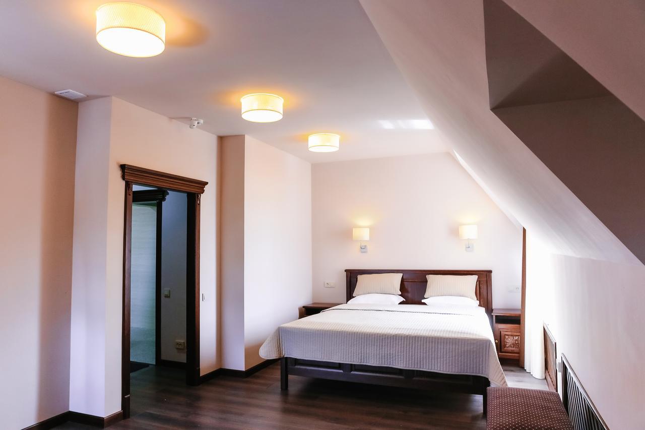 Dvin Hotel Pavlodar Buitenkant foto