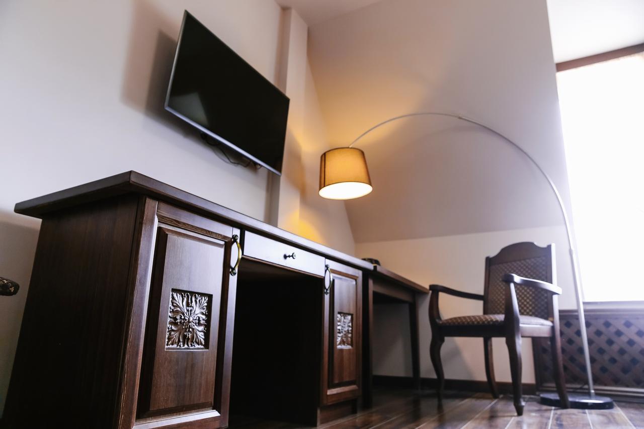 Dvin Hotel Pavlodar Buitenkant foto